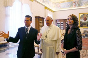VATICAN CITY, VATICAN - JUNE 07:  Pope Francis meets President of the United Mexican States Enrique Pena Nieto and first lady Angelica Rivera at his private library in the Apostolic Palace on June 7, 2014 in Vatican City, Vatican. The Pope and the President held cordial discussions, during the course of which they touched on several issues, including recent reforms in Mexico, in particular the constitutional amendments regarding religious freedom.  (Photo by Vatican Pool/Getty Images)