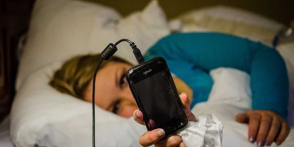 3-keeping-your-phone-next-to-your-bed