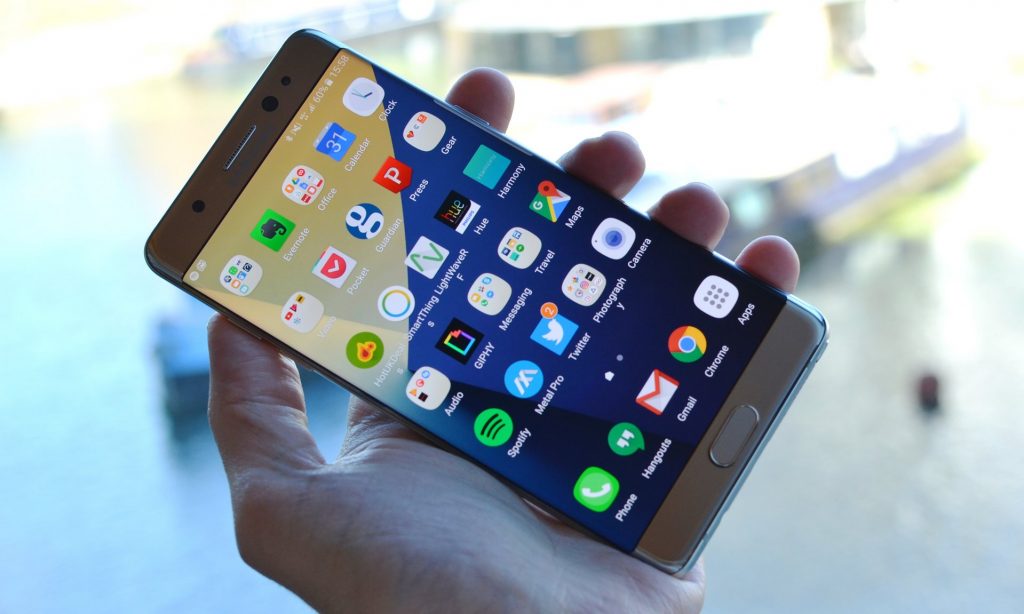 Despite its 5.7in screen, the Samsung Galaxy Note 7’s curved edges make it narrow and easier to hold. Photograph: Samuel Gibbs for the Guardian