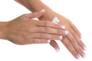 moisturize-hands-1