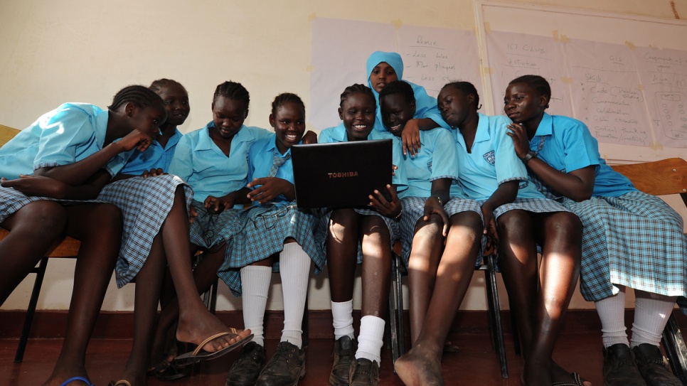 South Sudanese refugee Esther Nyakong, 18, attends a computer literacy class at the Morneau Shepell boarding school for girls, near Kakuma refugee camp in northern Kenya. © UNHCR/Anthony Karumba