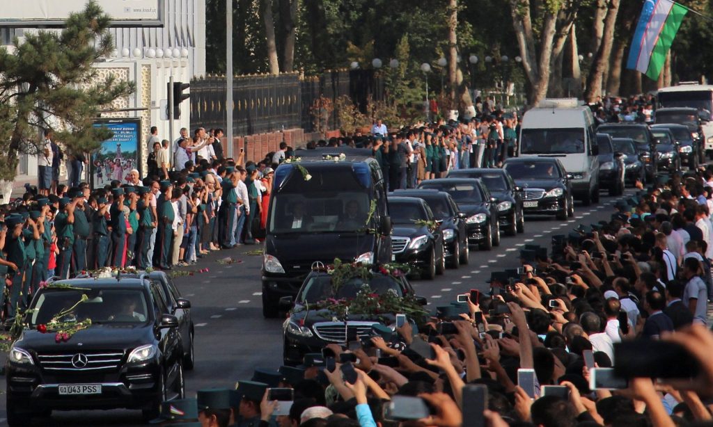 People pay the tribute to the late president Islam Karimov as the funeral motorcade passes along a road in Tashkent on Saturday. Photograph: STRINGER/Reuters