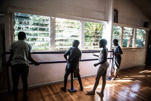 Some of the older students train one day a week in a upperclass ballet school in Karen, the routines here is the same as in Kibera, but the concrete floor and walls is replaced by wooden floors and a big bright room.