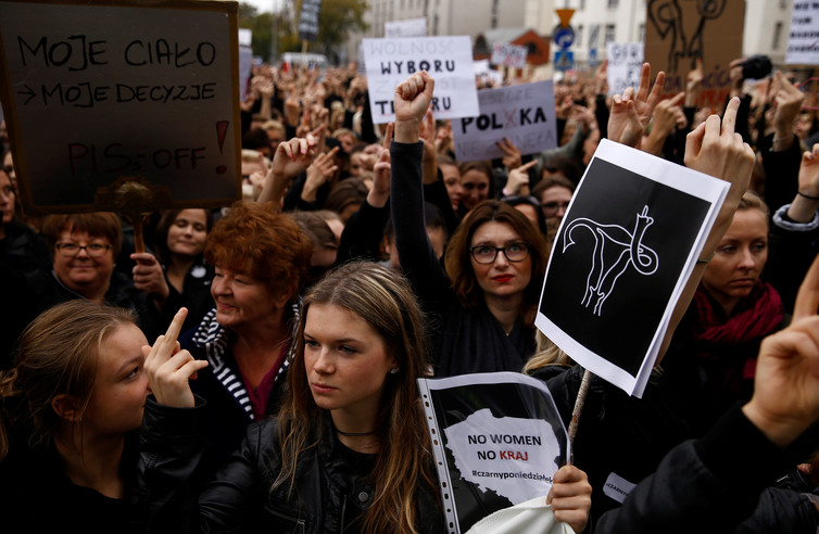 Polish women protest the proposed abortion restrictions in Warsaw. Kacper Pempel/Reuters