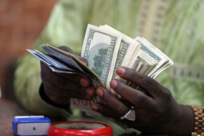 A bureau de change operator counts U.S. currency notes in Abuja, March 12, 2015. REUTERS/Afolabi Sotunde