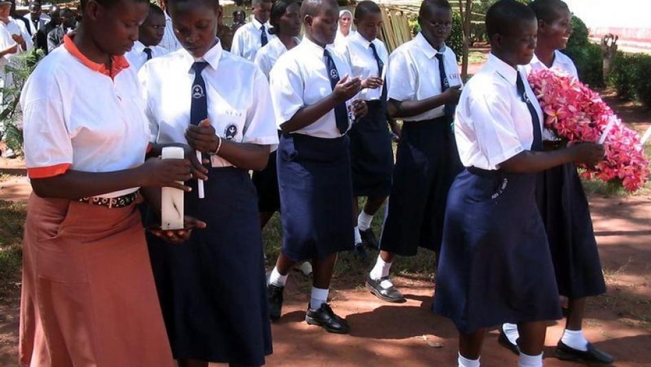 2016-10-uganda-africa-aboke-girls-students