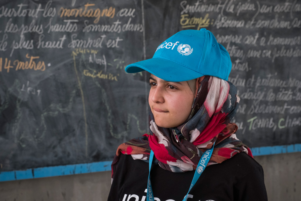 Syrian refugee and education activist Muzoon Almellehan visits a classroom at a school in Bol, Lake Region, Chad. There are 500 displaced children attending the school of 800 students and only eight teachers, causing strain on an already weak education system in Chad. Photo: UNICEF/Sokhin