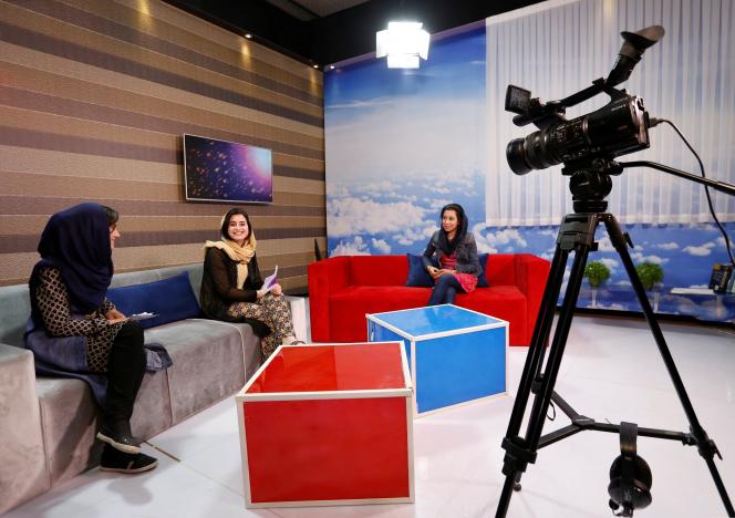 Afghan presenters record their morning programme at the Zan TV station (women's TV) in Kabul, Afghanistan May 8, 2017.  REUTERS/Mohammad Ismail