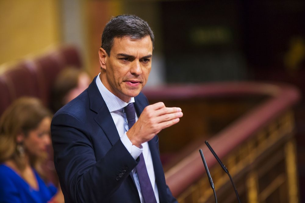 Pedro Sanchez gestures as he speaks during a no-confidence motion vote at parliament in Madrid on June 1, 2018. Photographer: Angel Navarrete/Bloomberg