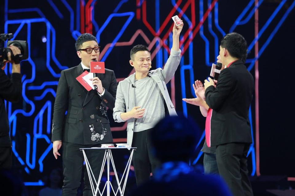 Alibaba Group founder Jack Ma performed a magic trick during the Singles’ Day countdown gala hosted on Nov. 10. (photo courtesy of the company)