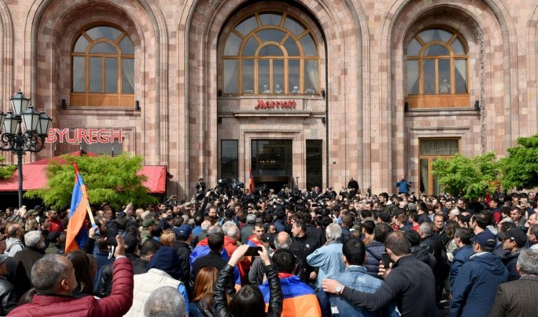 Sarkisian walked out of televised talks with Pashinyan, accusing the opposition of blackmail, as journalists and opposition supporters crowded outside the venue. Photo: AFP / Vano SHLAMOV