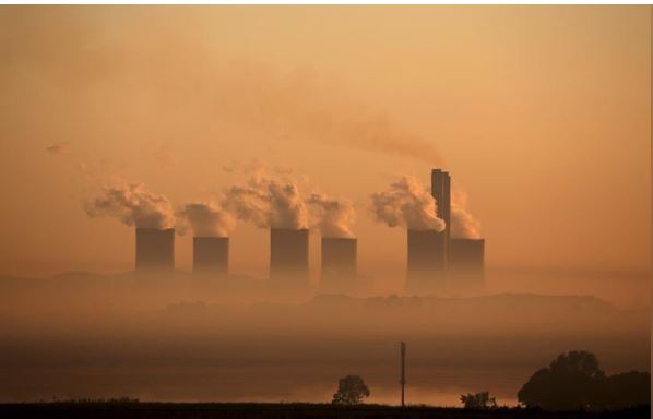 Steam rises at sunrise from the Lethabo Power Station, a coal-fired power station owned by state power utility ESKOM near Sasolburg, South Africa, March 2, 2016. REUTERS/Siphiwe Sibeko/File Photo